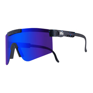 Sportliche Phantom Athletics Sonnenbrille DELTA in Schwarz mit verspiegelten, blauen Gläsern – ideal für MMA, Boxen und Outdoor-Training. Ultraleicht (25 g) und mit UV400-Schutz für maximale Performance.