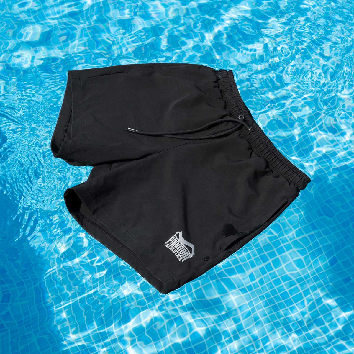 Die Phantom SOLAR Badeshorts für Training im Sommer. 