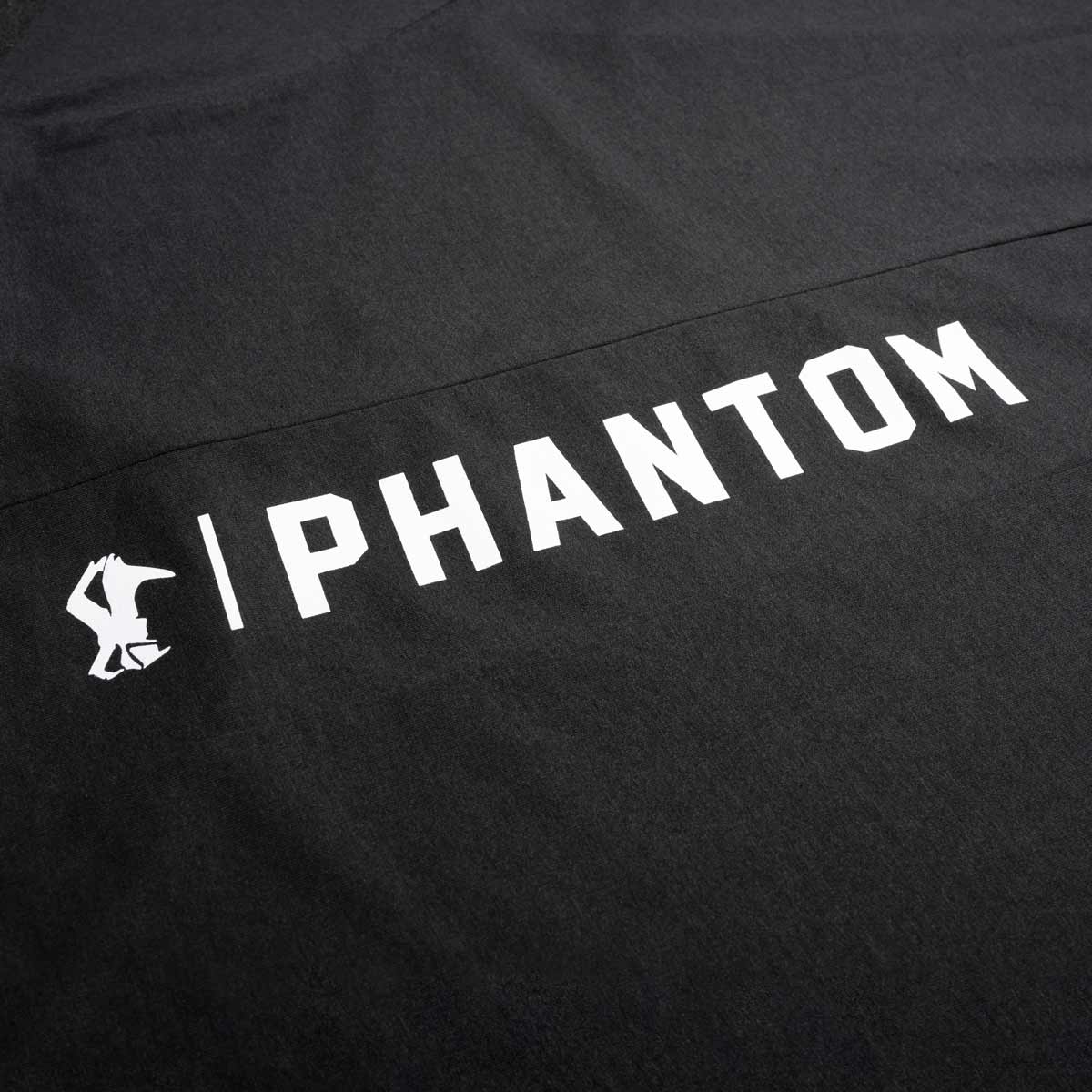 Dieses Kampfsport T-Shirt von Phantom Athletics ist die ideale Wahl für anspruchsvolle Athleten, die auf Qualität und Funktion setzen. Der athletische Fit sorgt für einen perfekten Sitz bei intensiven Trainingseinheiten im Gym.