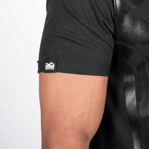 Das Phantom Athletics T-Shirt Germany überzeugt durch sein leichtes Tragegefühl und seine Vielseitigkeit im Kampfsport. Egal ob Grappling, Muay Thai oder Krafttraining – es unterstützt dich bei jeder Bewegung.