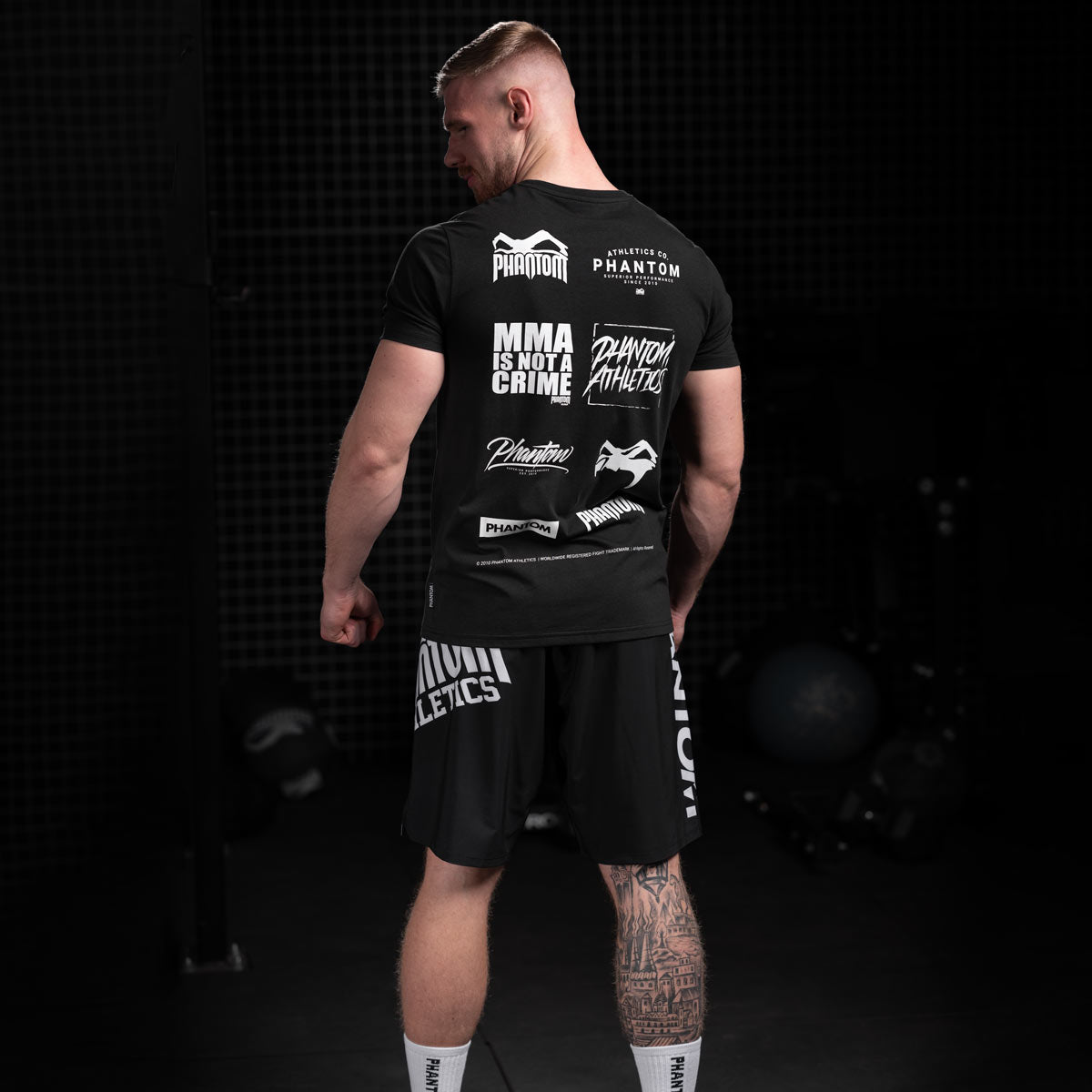 Phantom Athletics Legend T-Shirt in Schwarz – robust und funktional, speziell entwickelt für MMA, Muay Thai und Jiu-Jitsu Training.