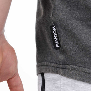 Dieses Kampfsport T-Shirt von Phantom Athletics kombiniert hochwertige Qualität mit authentischem Muay Thai Design für ambitionierte Athleten. Perfekt für alle, die im Training auf Performance, Komfort und starken Style setzen.