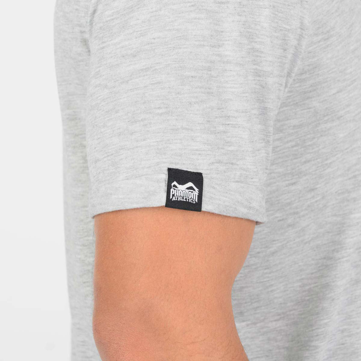 Dieses hochwertige Trainingsshirt von Phantom Athletics bietet dir optimalen Komfort bei schweißtreibenden Workouts und Sparring im Kampfsport. Der moderne Muay Thai Print sorgt zusätzlich für einen authentischen Fighter-Style im Gym.