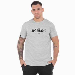 Dieses hochwertige Kampfsport T-Shirt von Phantom Athletics überzeugt durch seinen athletischen Schnitt und ein angenehmes Tri-Blend Material für maximale Bewegungsfreiheit im Training. Ideal für Muay Thai, Grappling und Fitness, bietet es eine perfekte Kombination aus Komfort und Performance.