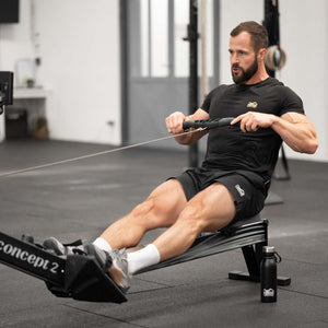 Das Phantom Athletics Squad T-Shirt ist die ideale Wahl für Fighter, die im Training auf Qualität und Style setzen. Das strapazierfähige Material unterstützt dich bei intensiven Sparringseinheiten im Muay Thai und MMA.