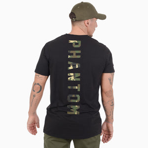 Das Phantom Athletics T-Shirt Squad in Black Camo kombiniert markanten Camouflage-Style mit funktionaler Performance für intensives Kampfsport-Training wie MMA, Boxen und Kickboxen. Das atmungsaktive Material sorgt für hohen Komfort und maximale Bewegungsfreiheit bei schweißtreibenden Workouts und Sparring.