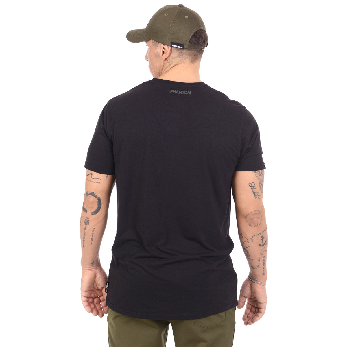Dieses hochwertige Kampfsport T-Shirt von Phantom Athletics überzeugt durch seinen athletischen Schnitt und eine bequeme Passform für maximale Bewegungsfreiheit. Ideal für Muay Thai, Grappling und Fitness, bietet es eine perfekte Balance aus Komfort und Performance im Training.
