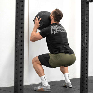 Das schwarze Supporter T-Shirt von Phantom Athletics überzeugt mit angenehmem Stoff und modernem Fit. Ein Statement-Piece für echte Kämpfer.