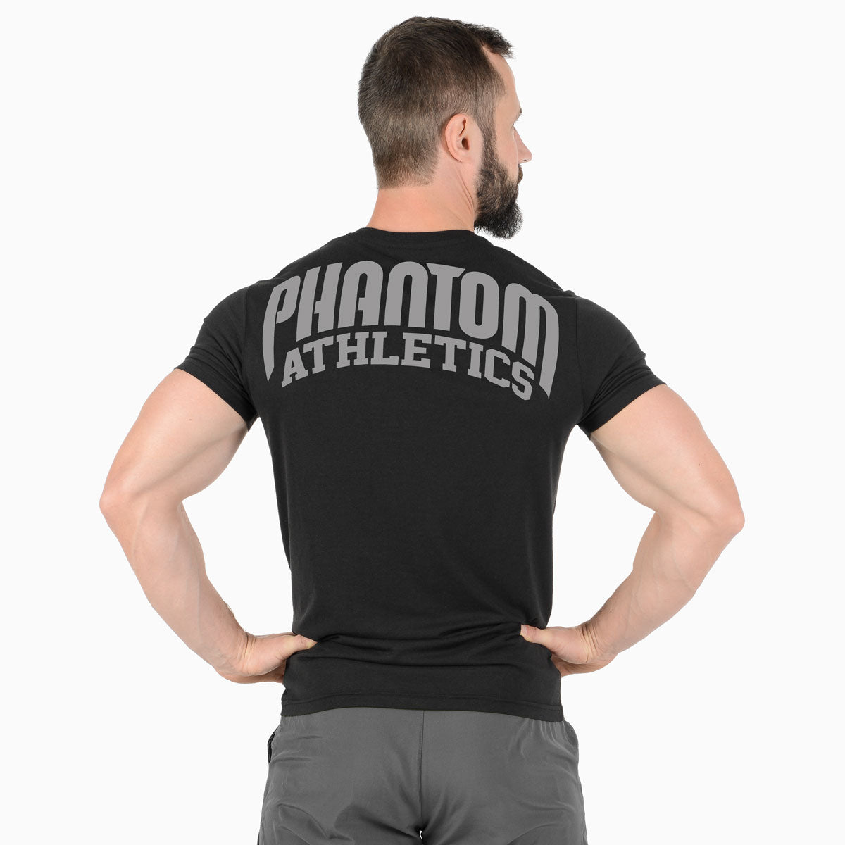 Das Supporter T-Shirt in Schwarz von Phantom Athletics ist die perfekte Wahl für alle, die ihre Leidenschaft für Kampfsport auch abseits der Matte zeigen wollen. Bequem, stylisch und ideal für Alltag oder Gym.