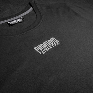 Dieses T-Shirt von Phantom Athletics ist mehr als nur Bekleidung – es ist Ausdruck deiner Fighter-Mentalität und deiner Leidenschaft für Sport, Kampf und Gemeinschaft.