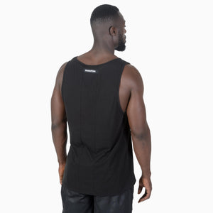 Dieses hochwertige Tank Top von Phantom Athletics überzeugt durch seinen luftdurchlässigen Stoff und den offenen Schnitt für volle Schulterbewegung im Muay Thai, Grappling und Fitness. Ideal für schweißtreibende Einheiten im Gym, bietet es eine perfekte Mischung aus Komfort und Funktionalität.