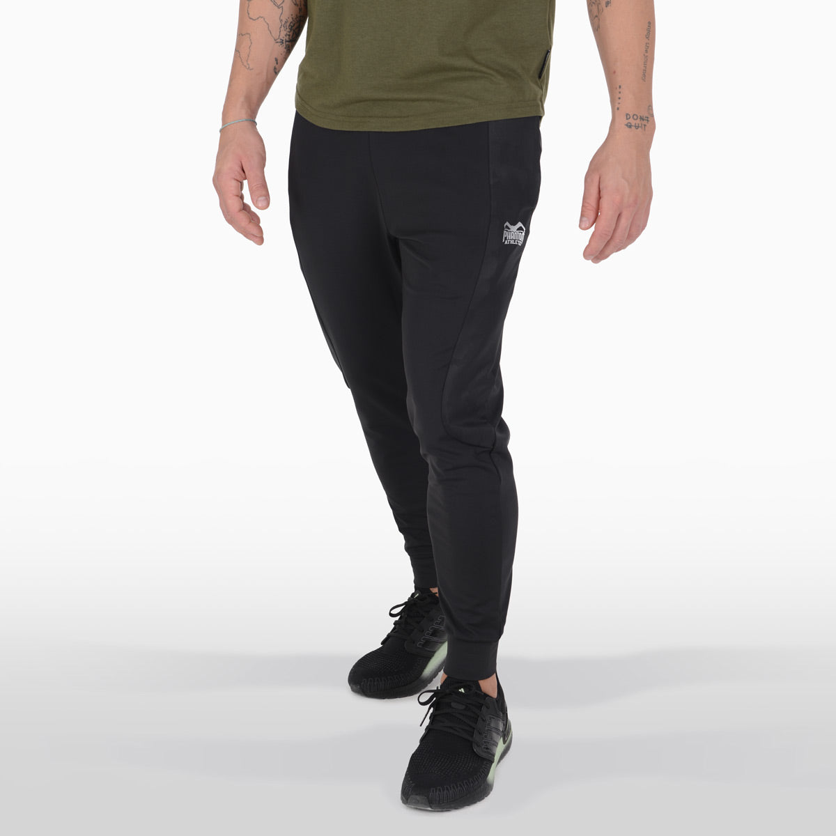 Die Training Shorts Shadow von Phantom Athletics bieten dir maximale Bewegungsfreiheit für Kampfsport und Fitness. Ideal für MMA, Muay Thai und funktionelles Training.