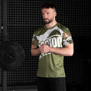 Phantom Athletics’ Trainingsshirt EVO Woodland Camo bietet eine ergonomische Passform, die Bewegungsfreiheit und Komfort bei allen Trainingseinheiten ermöglicht. Das Material ist atmungsaktiv und hält den Körper trocken, selbst bei langen Workouts. Das markante Woodland-Camo-Design unterstreicht den sportlichen Look.