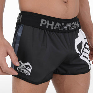 Die Phantom Fight Shorts Revolution Black Camo verbinden Funktion, Design und Komfort – gemacht für echte Kämpfer.