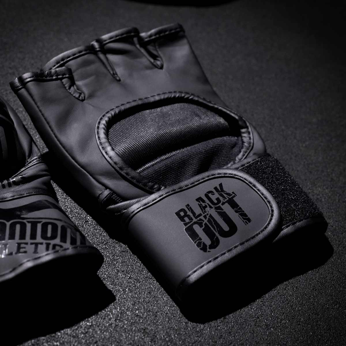 Phantom MMA Handschuhe Blackout - Profi Kampfsport Handschuhe 4Oz
