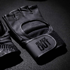 Phantom Athletics Blackout Edition MMA Handschuhe in Schwarz – perfekte Wahl für Grappling, Sparring und intensives MMA-Training auf Profi-Niveau.