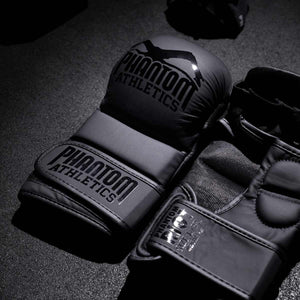 Phantom Athletics MMA Gloves Riot Blackout – strapazierfähig, komfortabel und speziell für intensives Sparring und Grappling konzipiert.