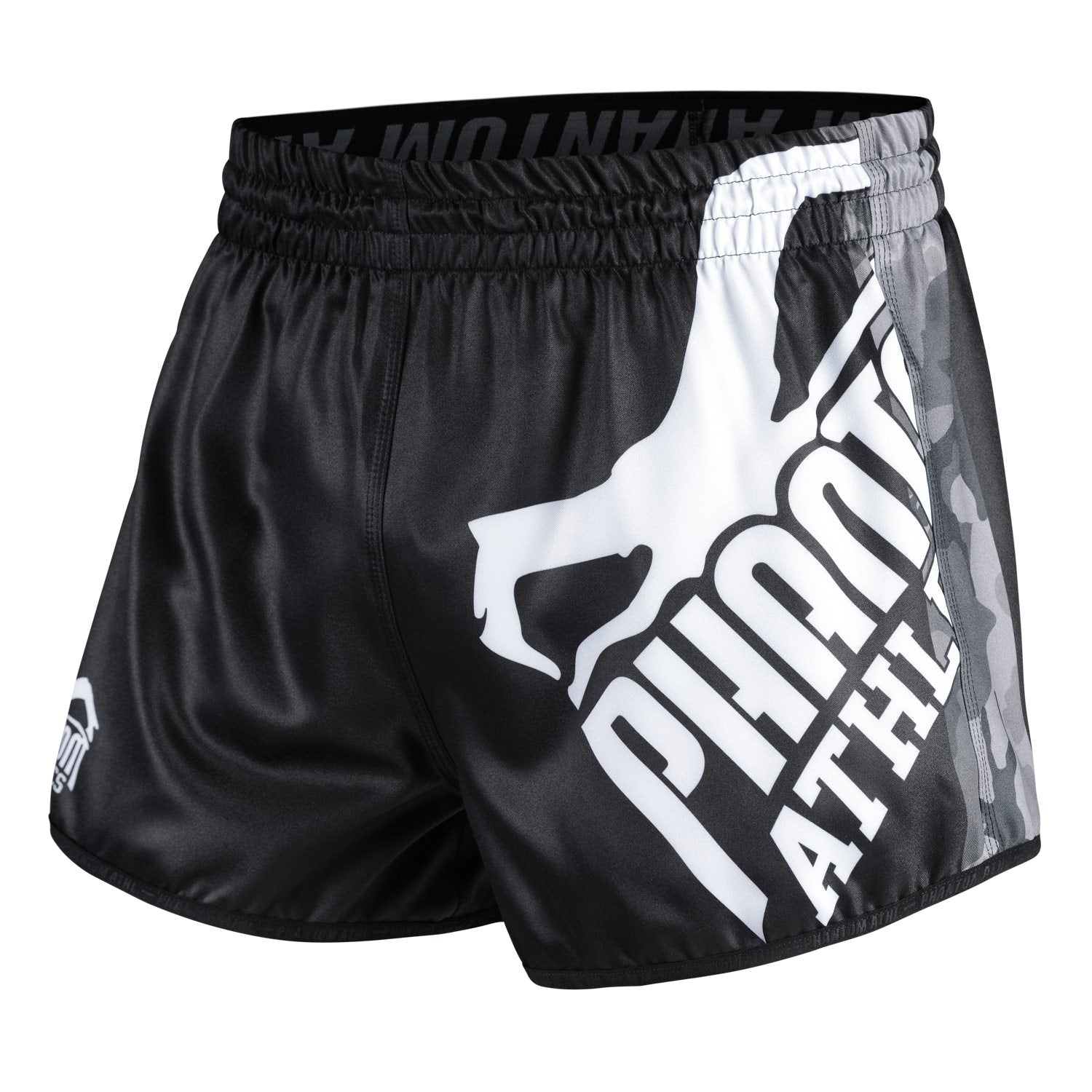 Die Fight Shorts Revolution Black Camo von Phantom Athletics vereinen taktisches Tarnmuster mit hoher Funktionalität für MMA, Grappling und Kickboxen. Das strapazierfähige Material und der bewegungsfreundliche Schnitt machen sie zur idealen Wahl für intensive Kampfsporteinheiten.