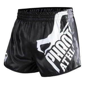 Die Fight Shorts Revolution Black Camo von Phantom Athletics vereinen taktisches Tarnmuster mit hoher Funktionalität für MMA, Grappling und Kickboxen. Das strapazierfähige Material und der bewegungsfreundliche Schnitt machen sie zur idealen Wahl für intensive Kampfsporteinheiten.