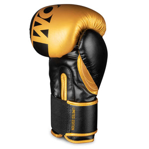 Die Phantom Athletics Boxhandschuhe Apex Elastic in Gold bieten zuverlässigen Schutz für Hand und Handgelenk im Boxsport. Ideal für ambitionierte Boxer und Kampfsportler.