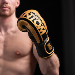 Die Apex Elastic Boxhandschuhe in Gold kombinieren modernste Technologien mit einem exklusiven Design. Perfekt für anspruchsvolle Boxer, die auf Qualität setzen.