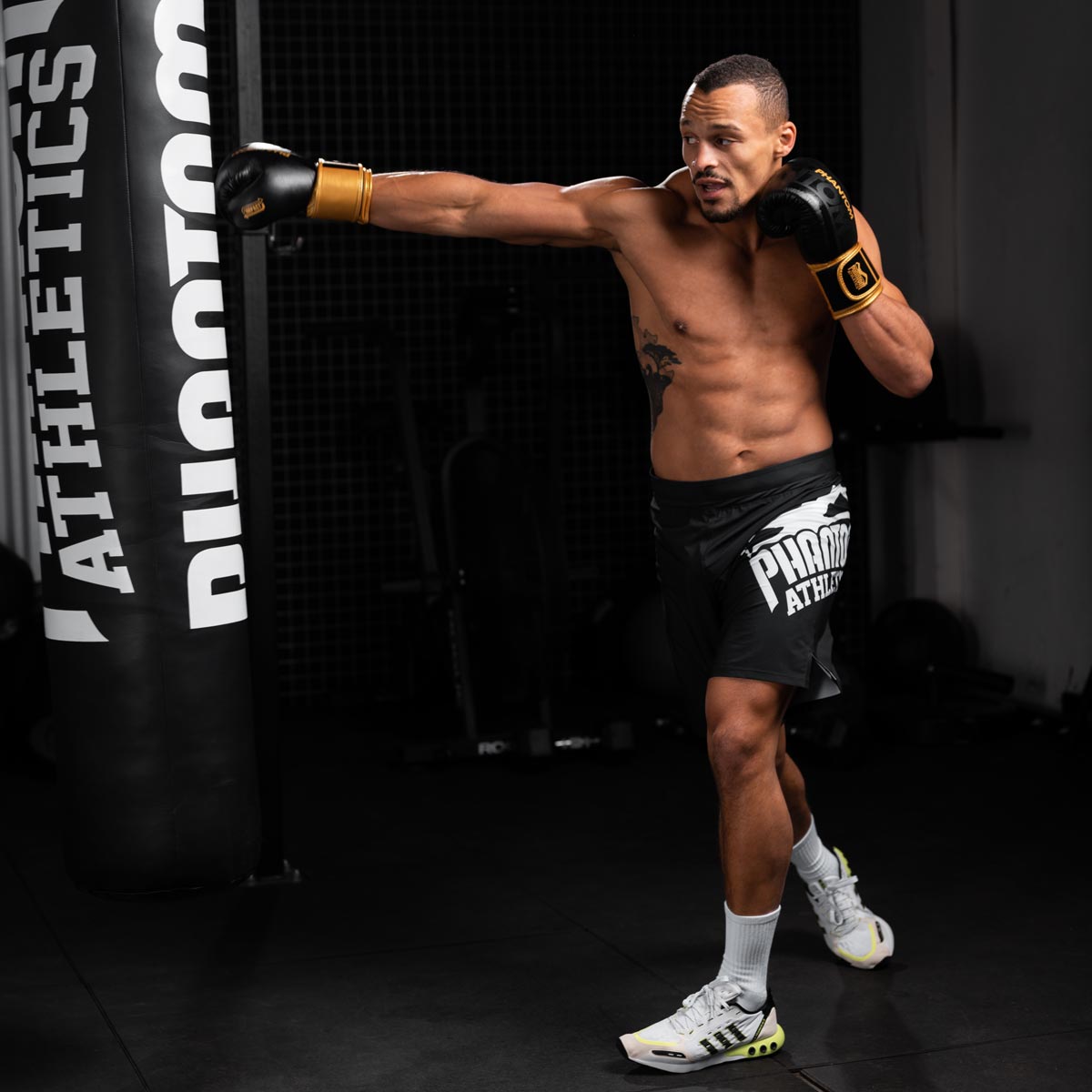 Die Apex Gold Boxhandschuhe von Phantom Athletics sind die ideale Wahl für Boxer, die auf Qualität, Komfort und Design setzen.