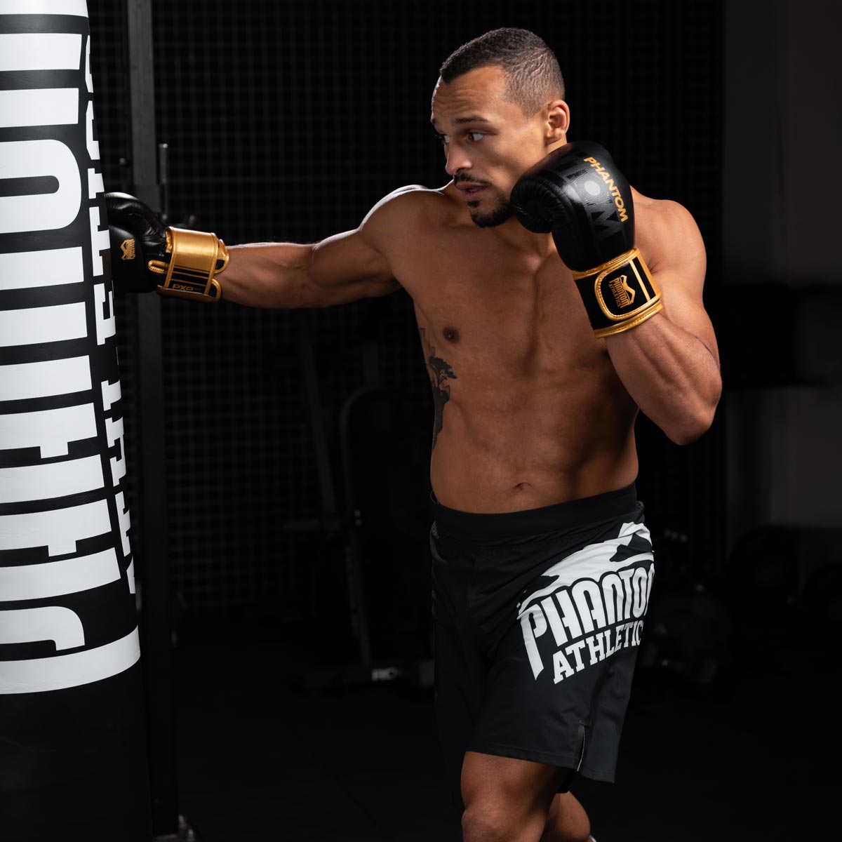 Apex Gold Boxhandschuhe von Phantom Athletics – für Boxer, die Qualität, Schutz und ein auffälliges Design suchen. Perfekt für tägliche Trainingseinheiten.
