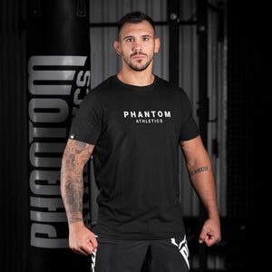 Phantom Athletics BMBA T-Shirt – ein vielseitiges Shirt für Training und Alltag. Das leichte Material bietet Bewegungsfreiheit und Komfort, ideal für sportliche Aktivitäten oder als Casual-Wear.