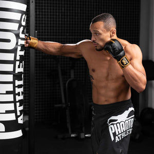 MMA Sparringshandschuhe von Phantom Athletics in strahlendem Gold – bietet zuverlässigen Schutz für Finger und Handgelenke bei intensivem MMA-Training.
