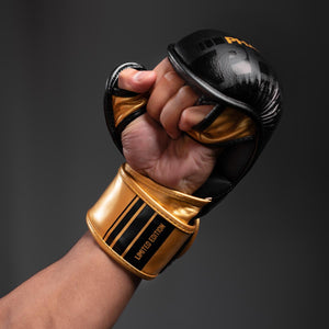 Exzellente Passform und optimaler Schutz: die goldenen MMA Sparringshandschuhe Apex von Phantom Athletics für dein Training auf höchstem Niveau. Ideal für ambitionierte Kampfsportler.