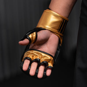 Die Apex MMA Gloves in Gold kombinieren edles Design mit herausragender Funktionalität. Ideal für Sparring, Grappling und Technikeinheiten im Kampfsport.
