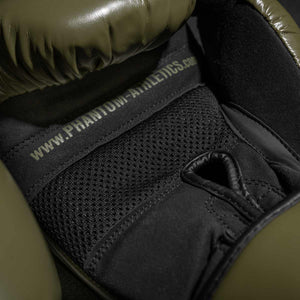 Die Phantom Elite ATF Boxhandschuhe für dein Kampfsport Training. Profi Boxhandschuhe mit fantastischer Polsterung, Mesh Einsatz im Innenhandbereich sowie einem überragenden Handgelenkssupport.  Die Innenseite verfügt über einen strategischen Mesh Einsatz für eine ideale Belüftung beim Sport. 