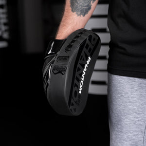 Leistungsstarke Boxing Pads von Phantom Athletics für präzise Schlagtechniken im Kampfsport. Ergonomisches Design sorgt für sicheren Halt und Langlebigkeit.