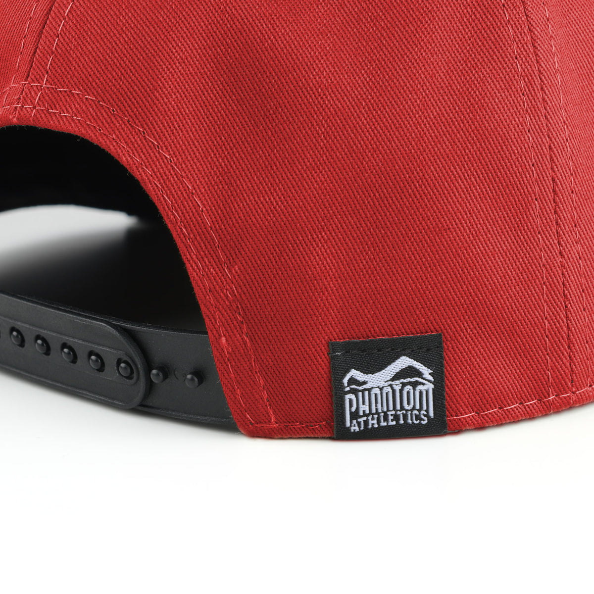 Phantom Cap für Kampfsportler. Rot/Schwarze Basecap mit flachem Schirm und hochwertig gesticktem Phantom Athletics Logo. Ideal für alle MMA Kämpfer, Boxer, BJJ Kämpfer, Thaiboxer oder Kickboxer.