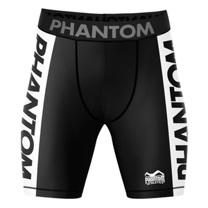 Phantom Athletics Fightshorts Vector Apex Black, ideal für MMA, Muay Thai und Grappling. Robustes Material und ergonomisches Design sorgen für maximale Bewegungsfreiheit und Komfort im Training.