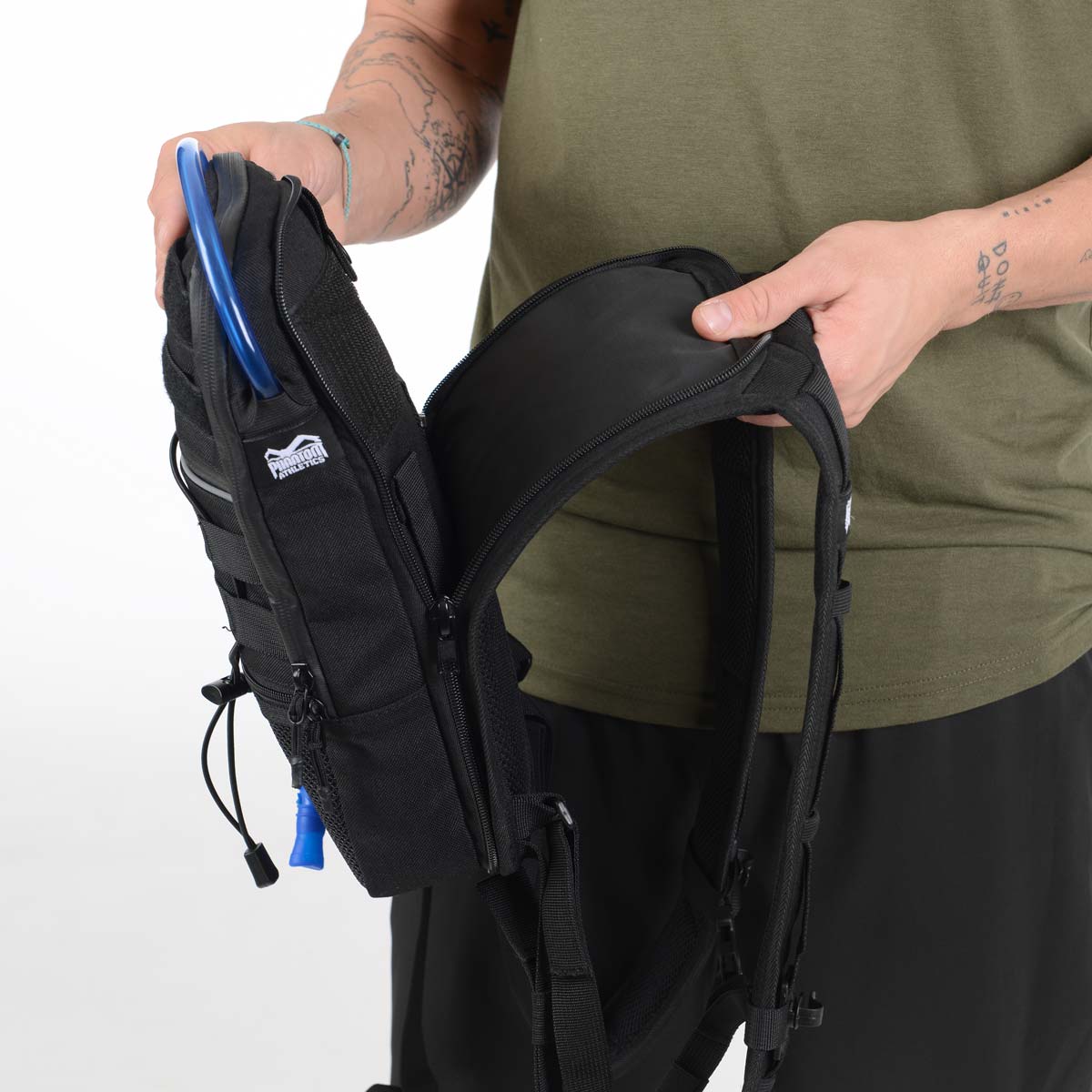 Hydro Rucksack von Phantom Athletics, perfekt für MMA, Kickboxen und Grappling. Leicht und strapazierfähig, mit innovativer Trinksystem-Kompatibilität für intensives Training.