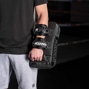 Robuste Kick Pads von Phantom Athletics, ideal für Trainer und Kampfsportler. Perfekt für Muay Thai, MMA und Striking-Training, mit hervorragender Polsterung für maximalen Schutz.