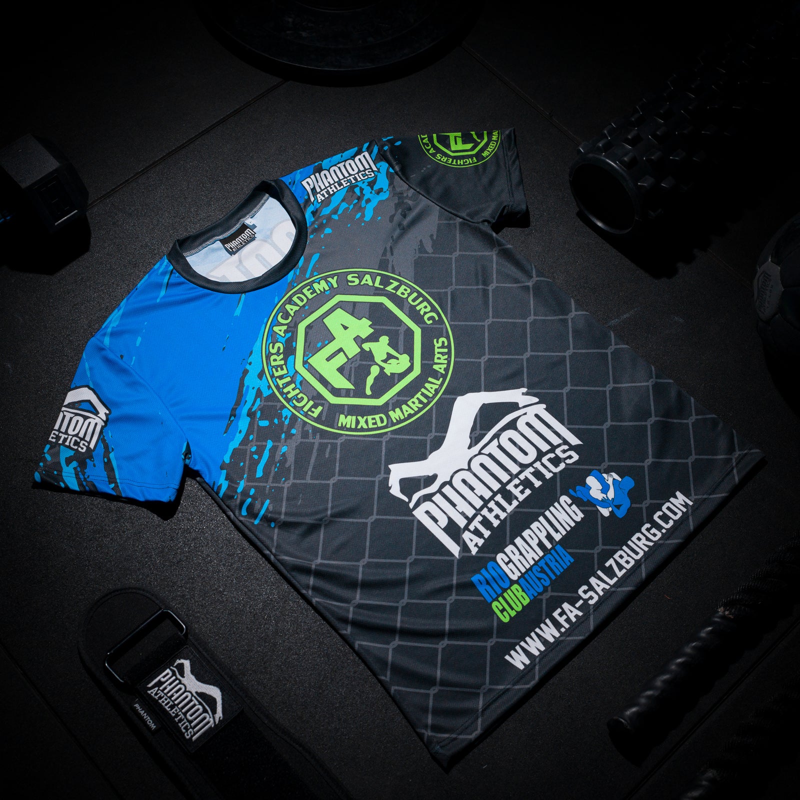Phantom Athletics Individual Training Shirts, perfekt für Kampfsportvereine und MMA-Teams. Ideal für personalisierte Teamkleidung mit hochwertigem Material und sportlichem Design.