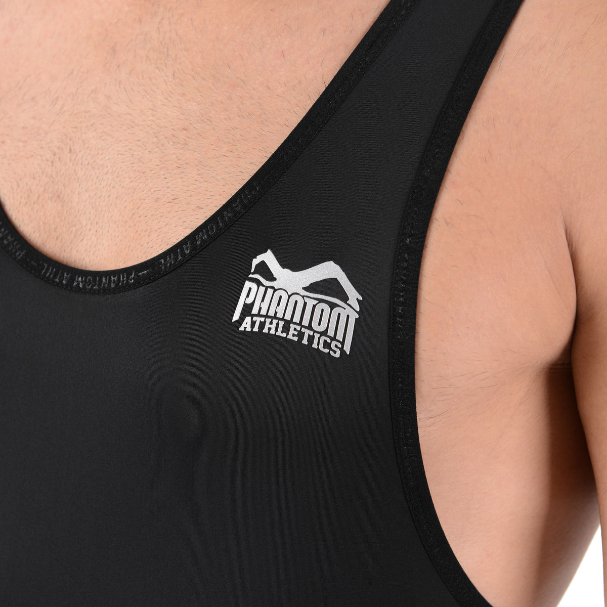 Das Phantom STORM Ringertrikot verfügt über hochwertige Details wie z.B. ein Silikonlogo auf der Brust.