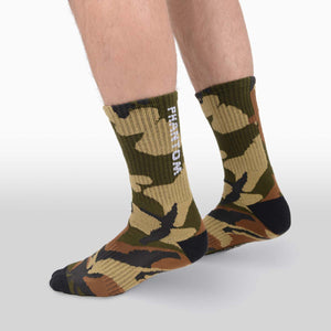 Die Socken Performance Woodland Camo von Phantom Athletics bieten maximalen Komfort und Halt für intensives Training und Freizeit. Das atmungsaktive Material hält die Füße kühl und trocken, auch bei langen Workouts. Das Woodland-Camo-Design sorgt für einen klassischen, sportlichen Look.