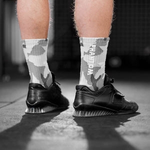 Diese Performance Socken Urban Camo sind ideal für Kampfsportarten wie MMA und BJJ sowie für den Alltag. Die gepolsterte Fußsohle bietet zusätzlichen Komfort, während das flexible Material sich perfekt an den Fuß anpasst. Phantom Athletics kombiniert hier Funktionalität und Stil im trendigen Camo-Look.