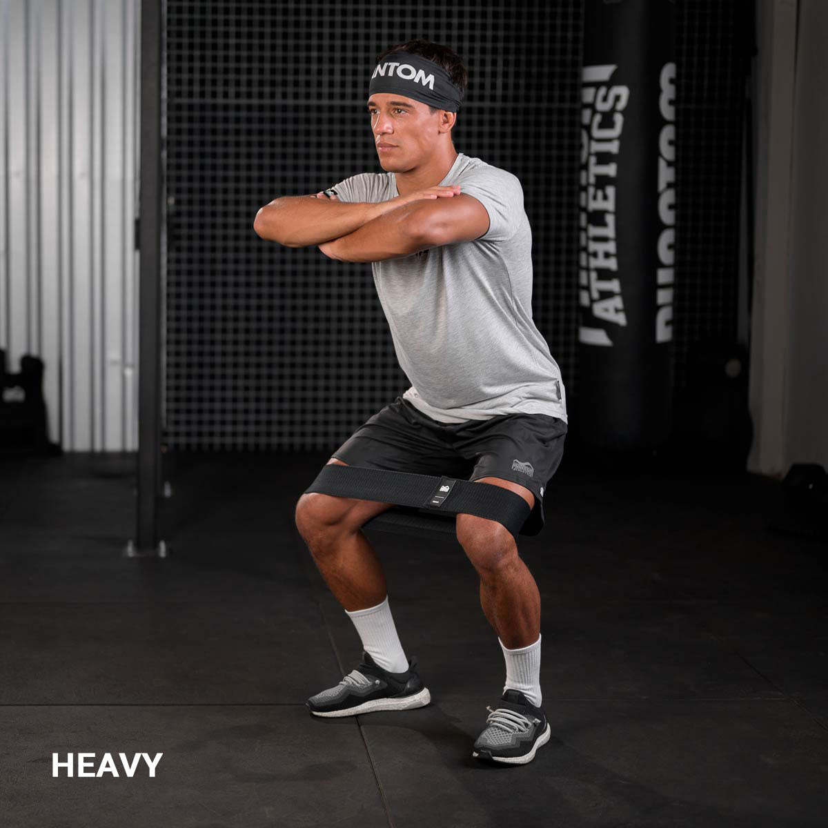Kurzes Phantom Athletics Widerstandsband für intensives Krafttraining und Stabilitätsübungen. Perfekt für Warm-ups, Rehabilitation und funktionale Workouts.