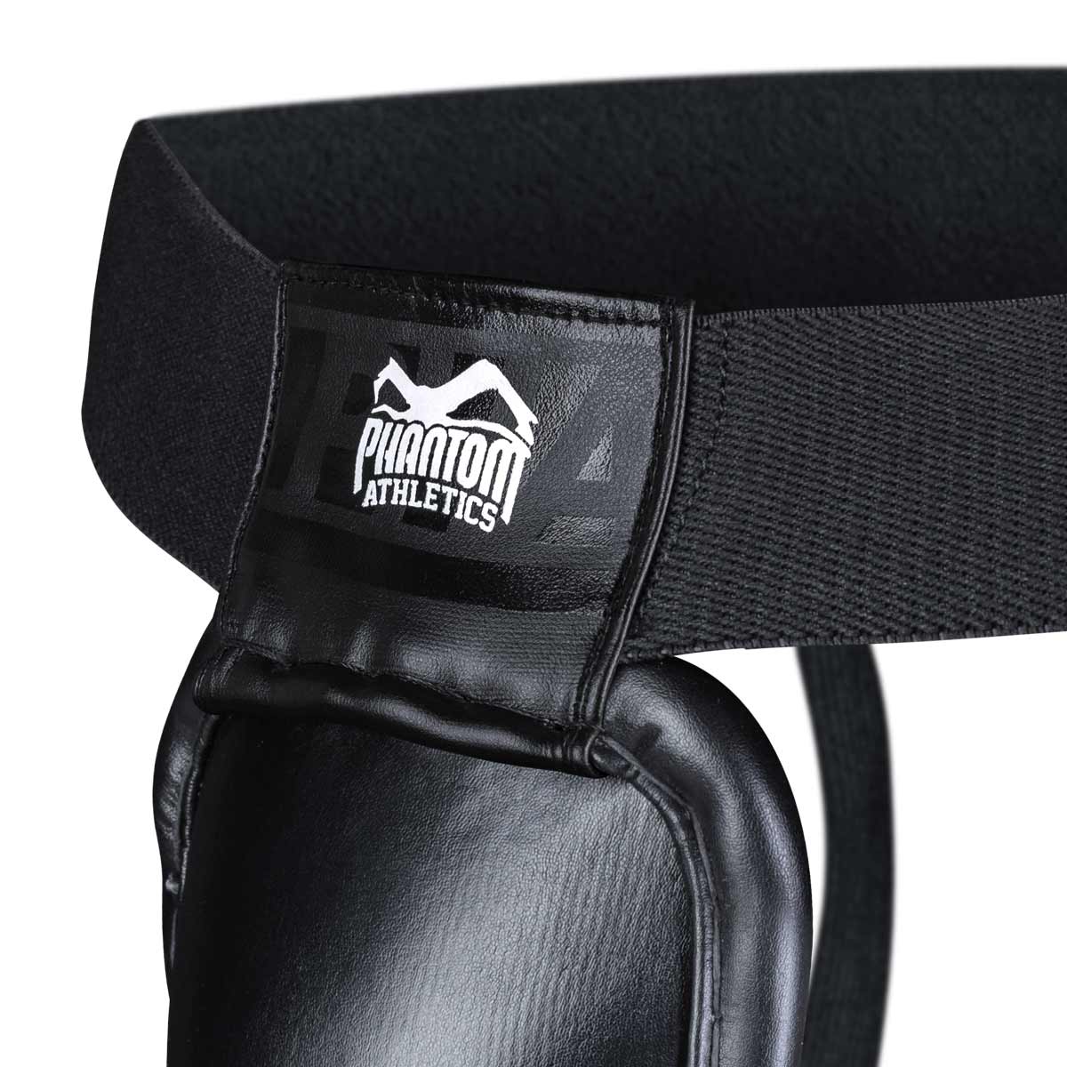 Hochwertiger Tiefschutz von Phantom Athletics im Apex Titan Design, ideal für Kampfsportarten. Strapazierfähiges Material und ergonomische Passform für optimalen Halt.