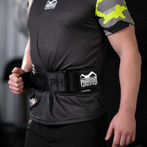Phantom Athletics Gewichthebergürtel, entwickelt für MMA und Krafttraining. Unterstützt den unteren Rücken und hilft, die richtige Körperhaltung beizubehalten.