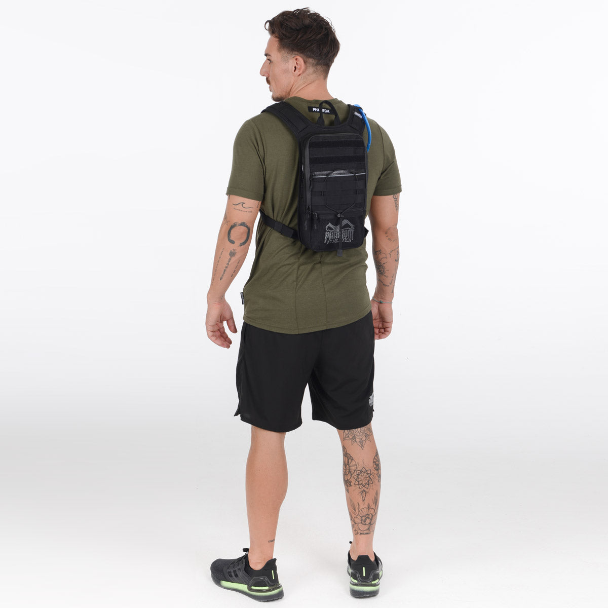 Hydro Rucksack von Phantom Athletics, speziell für MMA und Kampfsport entwickelt. Robustes Material und integrierte Trinksystemhalterung bieten maximalen Komfort und Funktionalität.