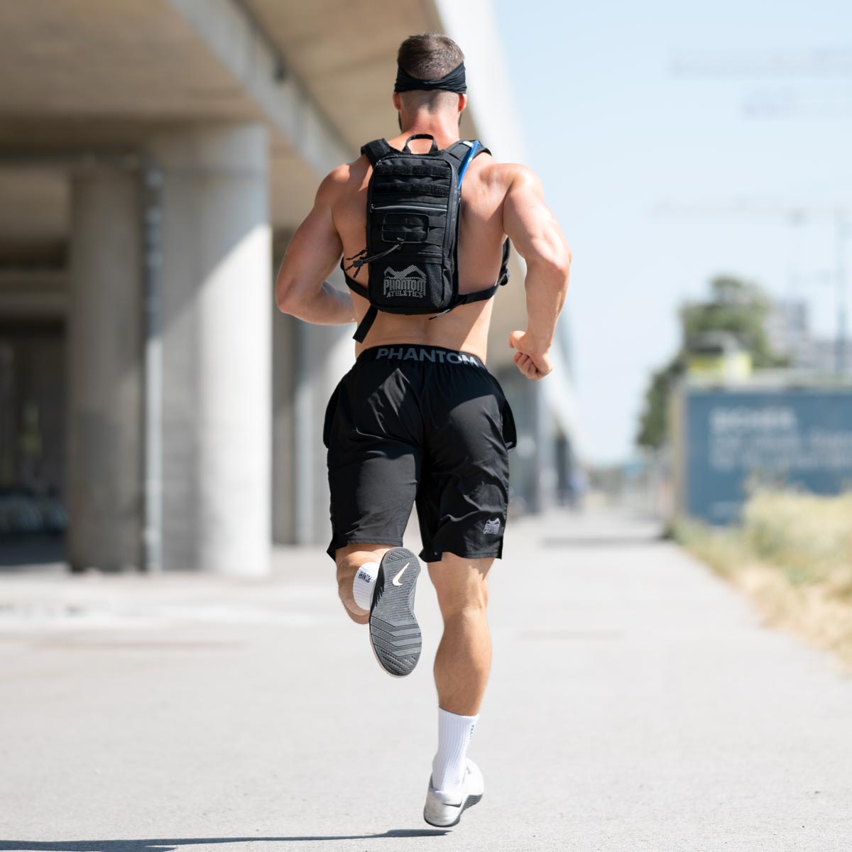 Rucksack Hydro von Phantom Athletics, perfekt für MMA- und Muay-Thai-Athleten. Langlebiges Material und durchdachte Fächeraufteilung sorgen für maximale Funktionalität im Training.