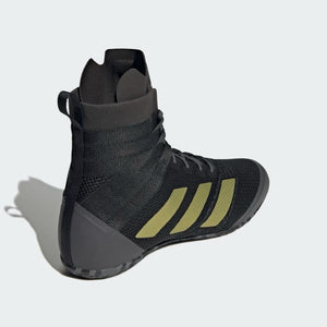 Adidas Speedex 18 in Schwarz/Gold – Leichtes Design für maximale Geschwindigkeit und Flexibilität im Ring. Perfekte Kombination aus Stil und Leistung.