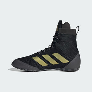 Schwarzer Adidas Speedex 18 mit goldenen Details – Stylischer und funktionaler Boxschuh für höchste Performance. Bietet Komfort und Stabilität bei intensiven Kämpfen.