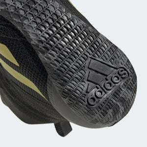 Adidas Speedex 18 in Schwarz/Gold – Hochwertige Verarbeitung und seitliche Verstärkungen für optimalen Halt. Perfekt für dynamische Bewegungen im Wettkampf.