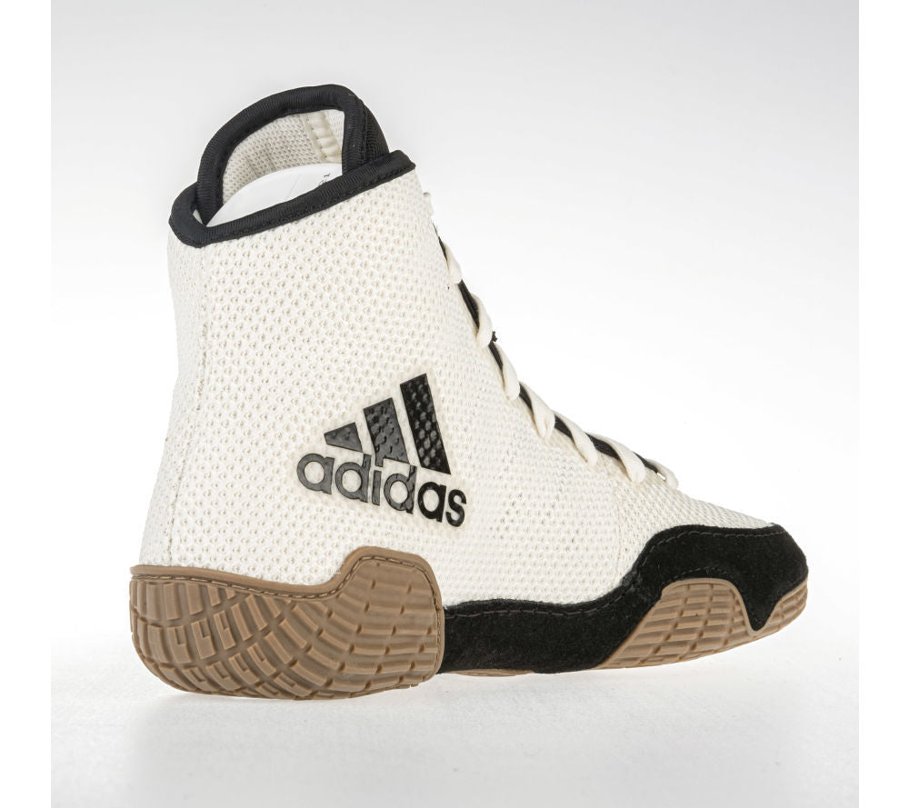 Der Adidas Tech-Fall Ringerschuhe in der Farbe weiss. Jetzt zum Bestpreis bei Phantom Athletics. Adidas Ringerschuhe zählen zu den meistgefragten Schuhen bei Ringern weltweit, da sie eine überragende Qualität, gepaart mit ultimativem Komfort. Die stabile Sohle sorgt für Traktion auf der Ringermatte. 